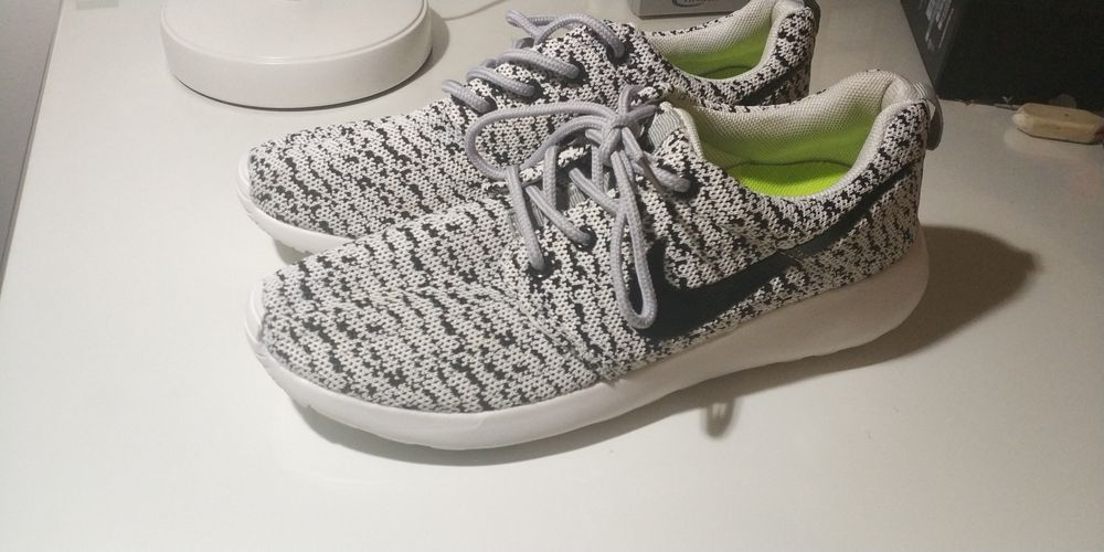 Sapatilhas Nike Roshe Estilo Yeezy Novos