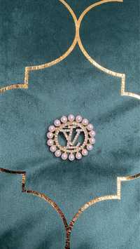 Broszka klasyczna piekna broszka LV z blyszczacmi cyrkoniami i perłami