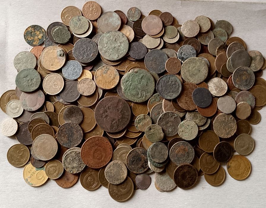Великий лот монет з копу та оббігу різних періодів 600шт