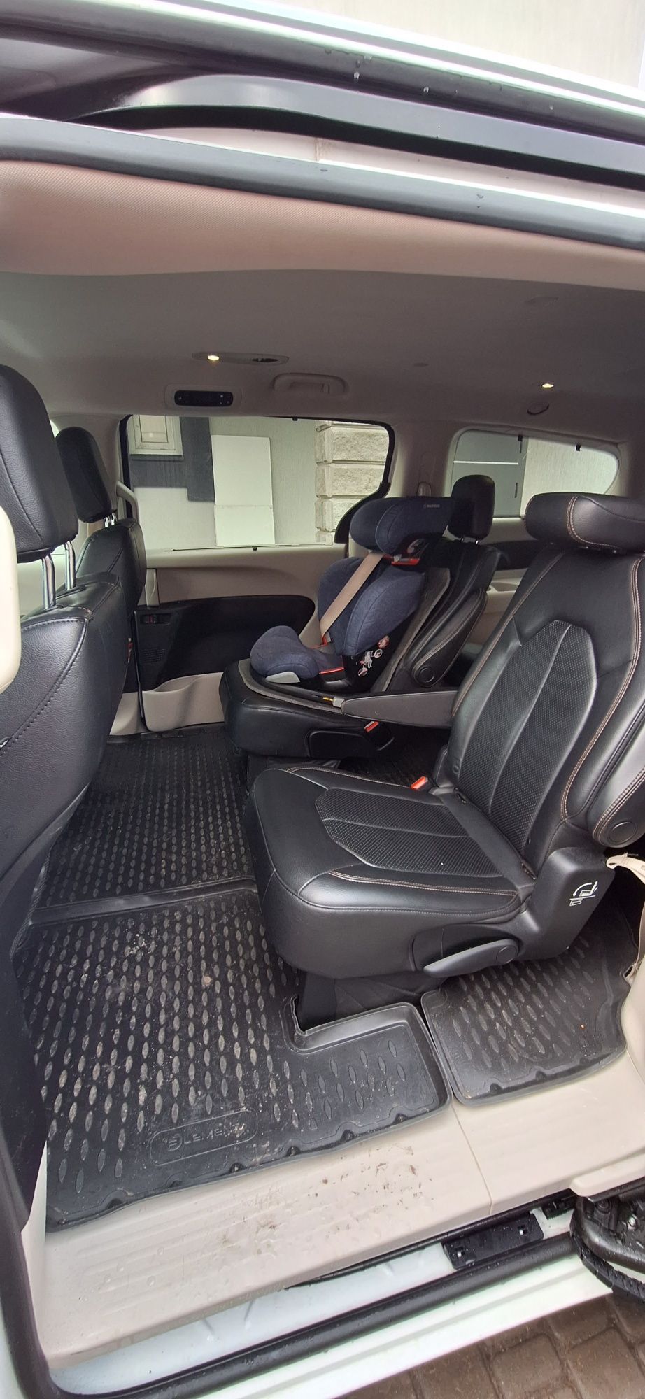 Chrysler pacifica