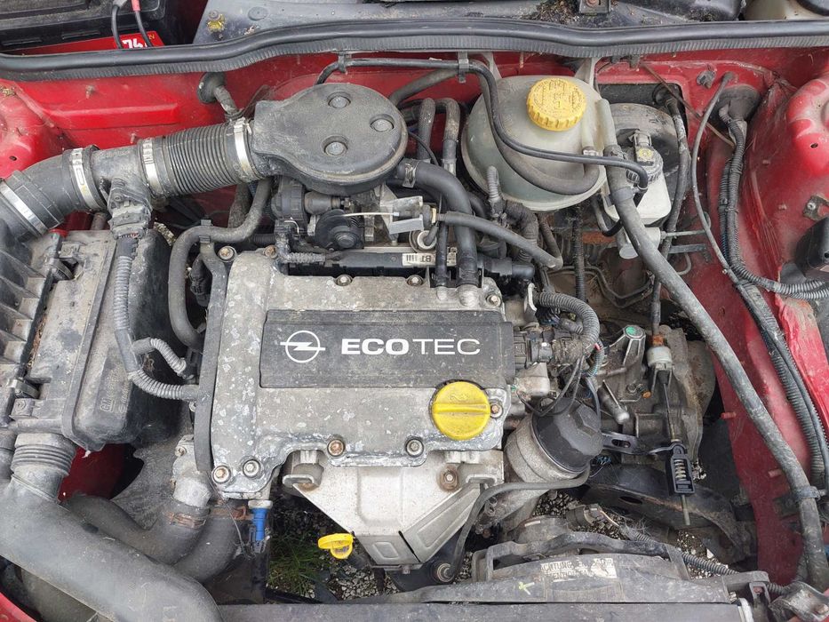 Posiadam czesci opel corsa b  1.0 12v  3d