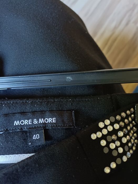 Czarna spódniczka More&More