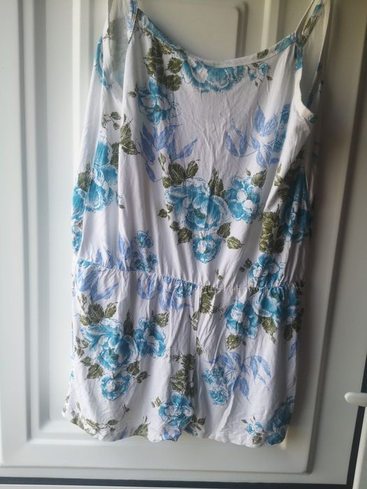 Macacão novo com etiqueta