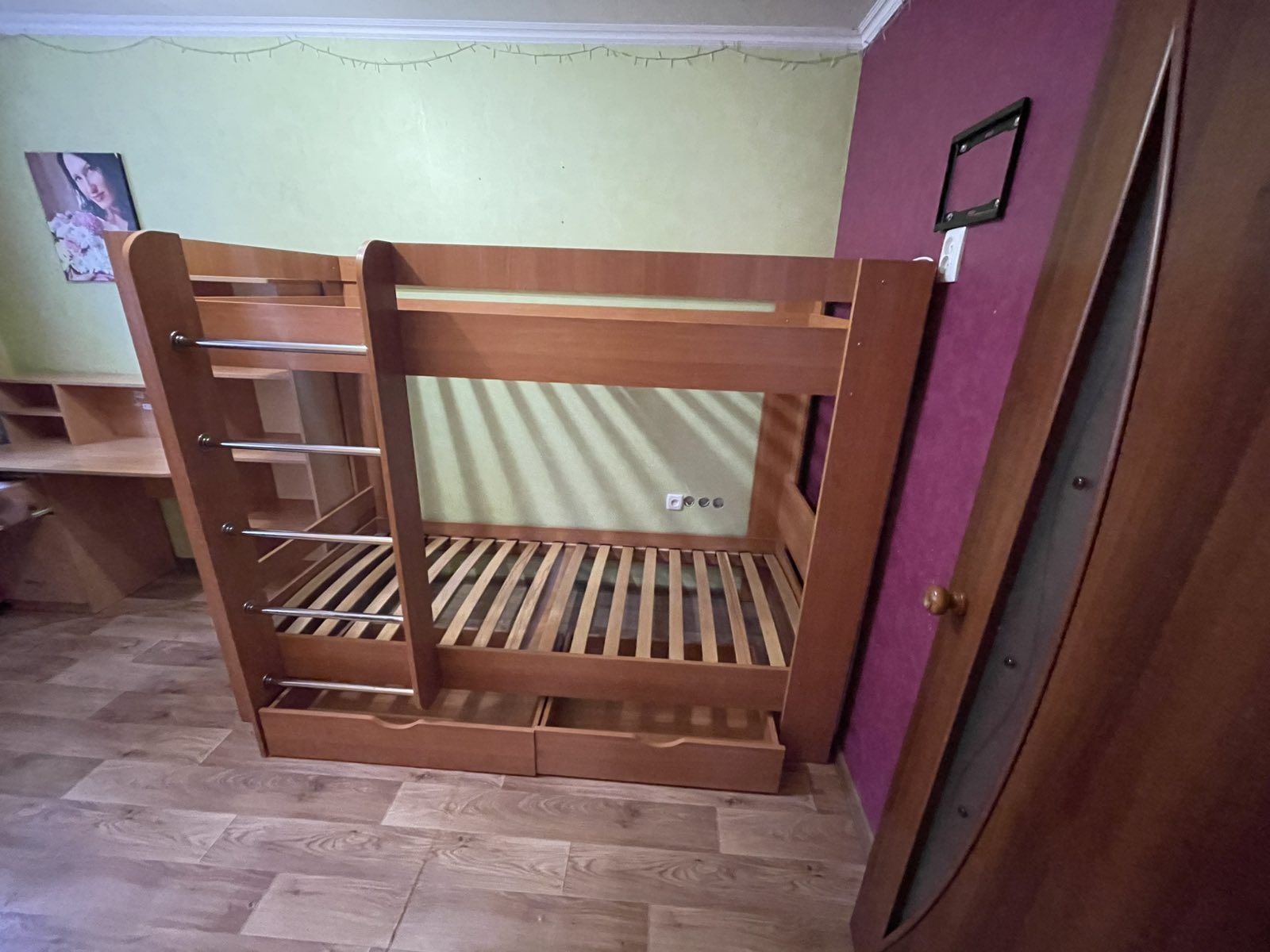 Продаю двухэтажный кровать