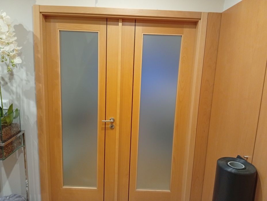 Conjunto de portas de madeira