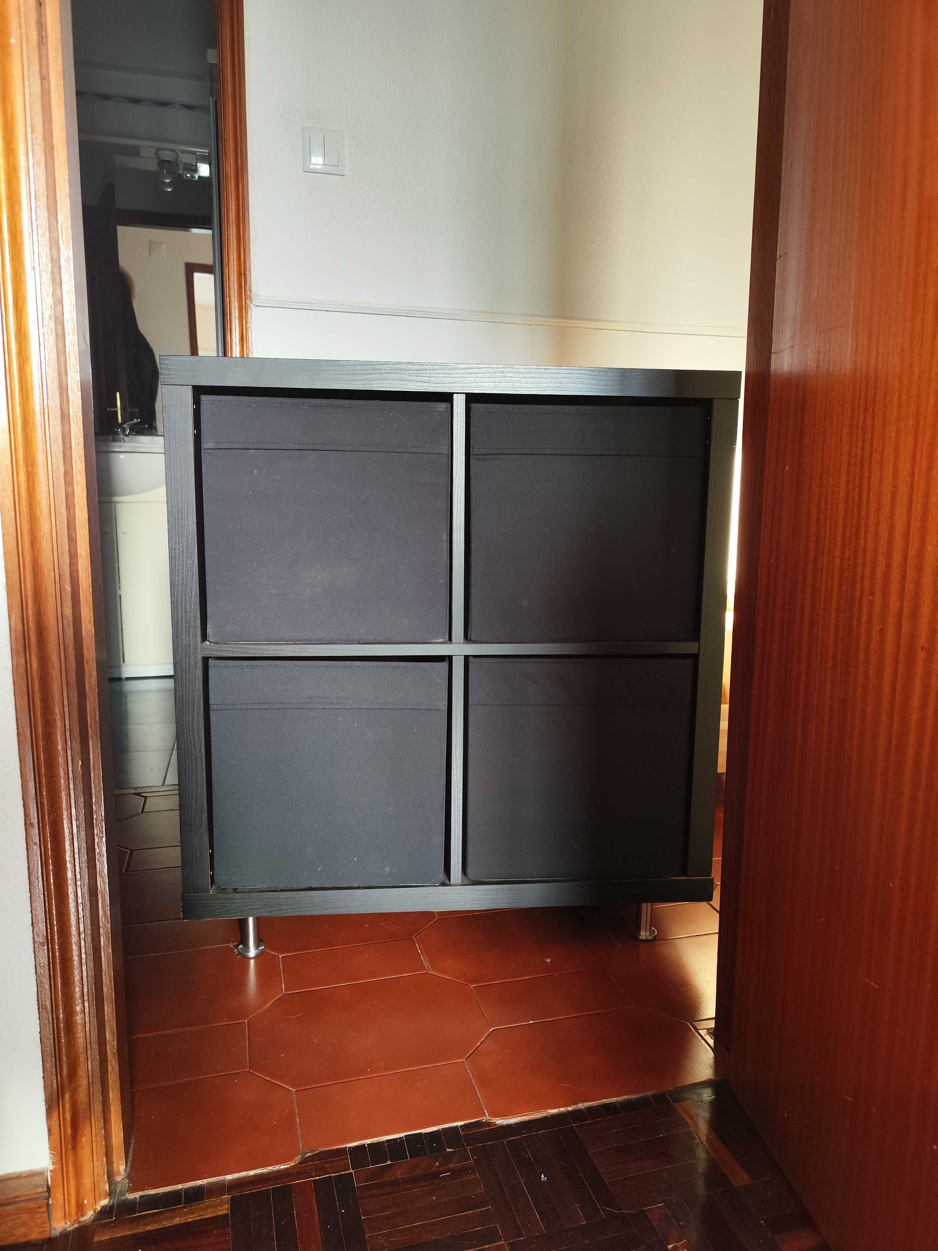 Móvel IKEA estante Kallax 4 cubos (com pés e caixas)