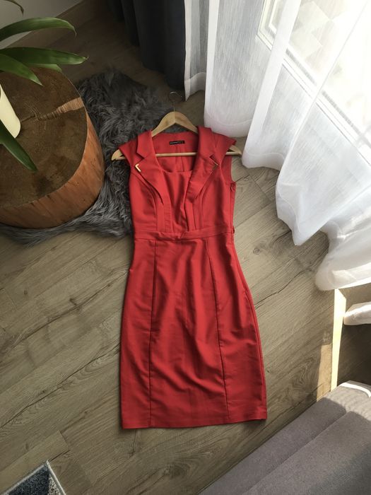 Nieużywana czerwona sukienka r. 36 - 38