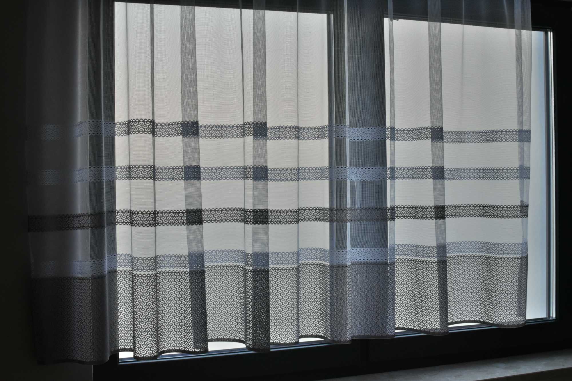 Firana firanka żakardowa gotowa z taśmą 160x300