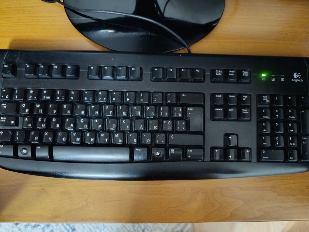 Komputer z monitorem