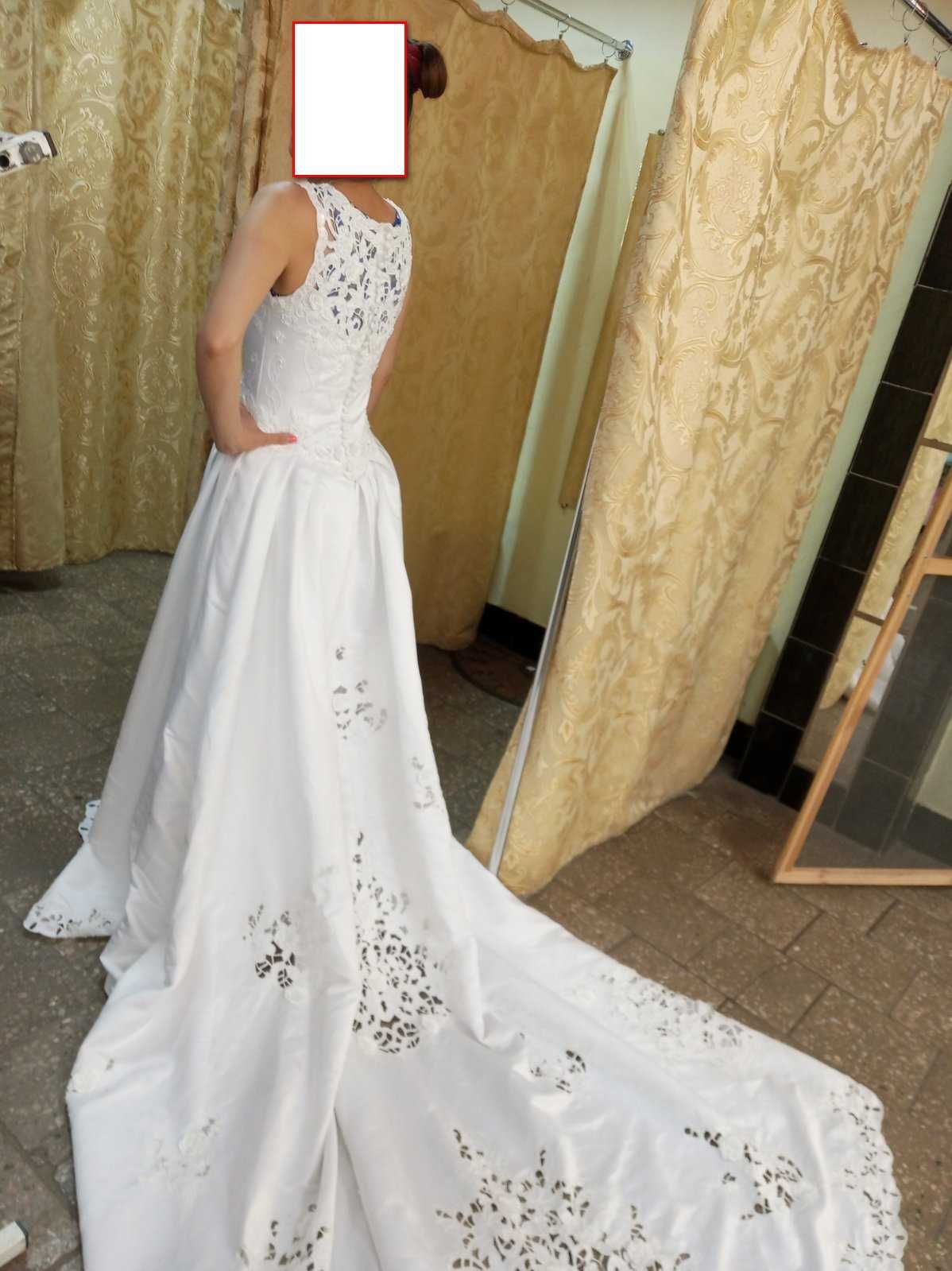 Шикарное свадебное платье с шлейфом. Продажа или аренда