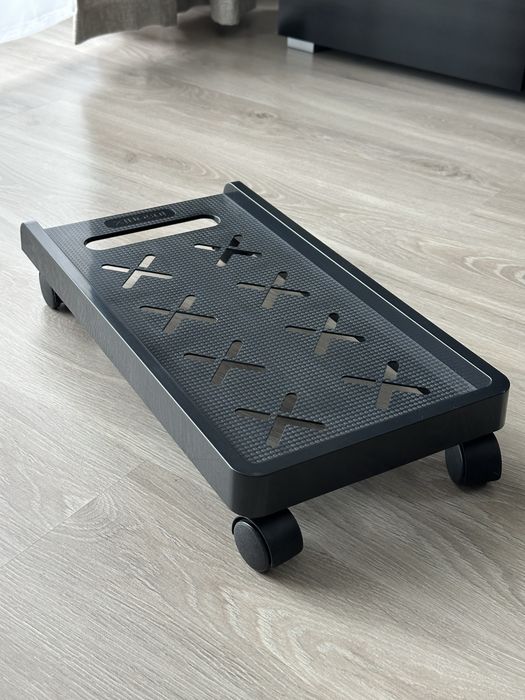 Podstawka na kółkach pod komputer, wentylowana, do 23 kg