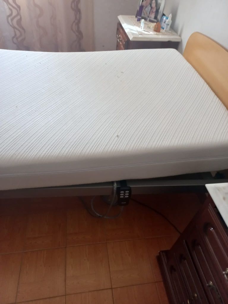 Cama articulada usada