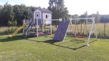Domek i plac zabaw