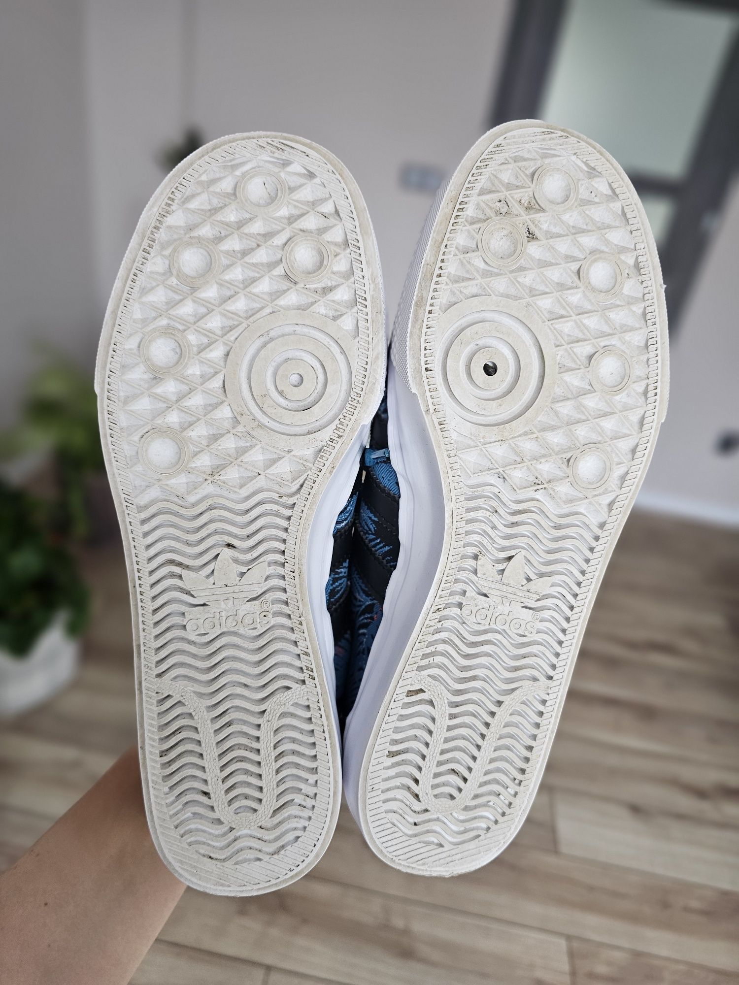 Niebieskie trampki Adidas AdiEase floral w rozmiarze 42 stan idealny