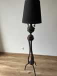 Piękna lampa stojąca ozdoba każdego wnętrza