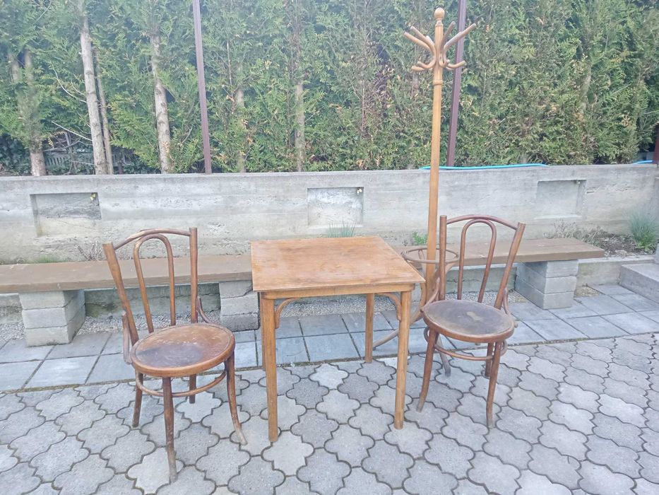 Stary wieszak, stół,  2 krzesła, komplet, Thonet, krzesło gięte