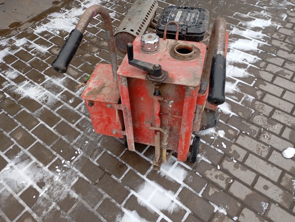 Przecinarka spalinowa do betonu samojezdna vanguard 22 hp b&s