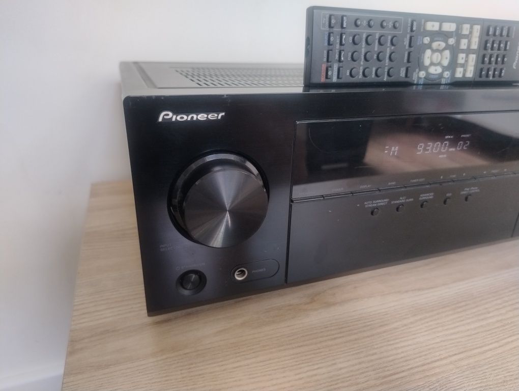 Amplituner Pioneer VSX 323 z pilotem