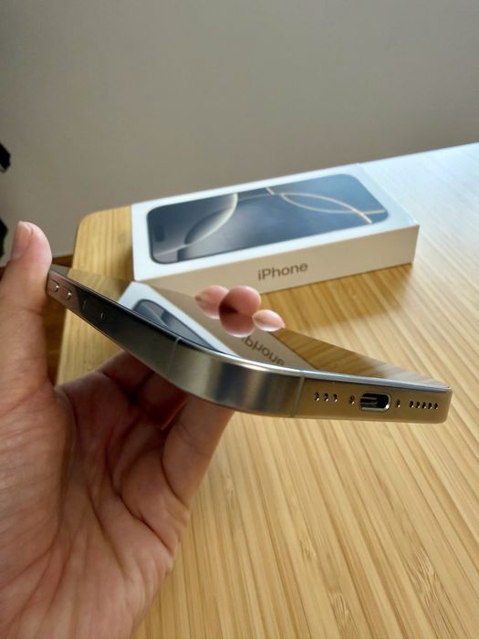 iPhone 16 Pro 128GB Titânio Natural