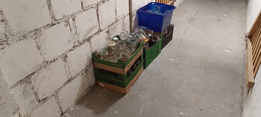 Słoiki na przetwory, nakrętki, butelki na soki