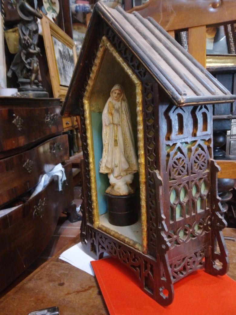 Oratório em talha vazada arte nova