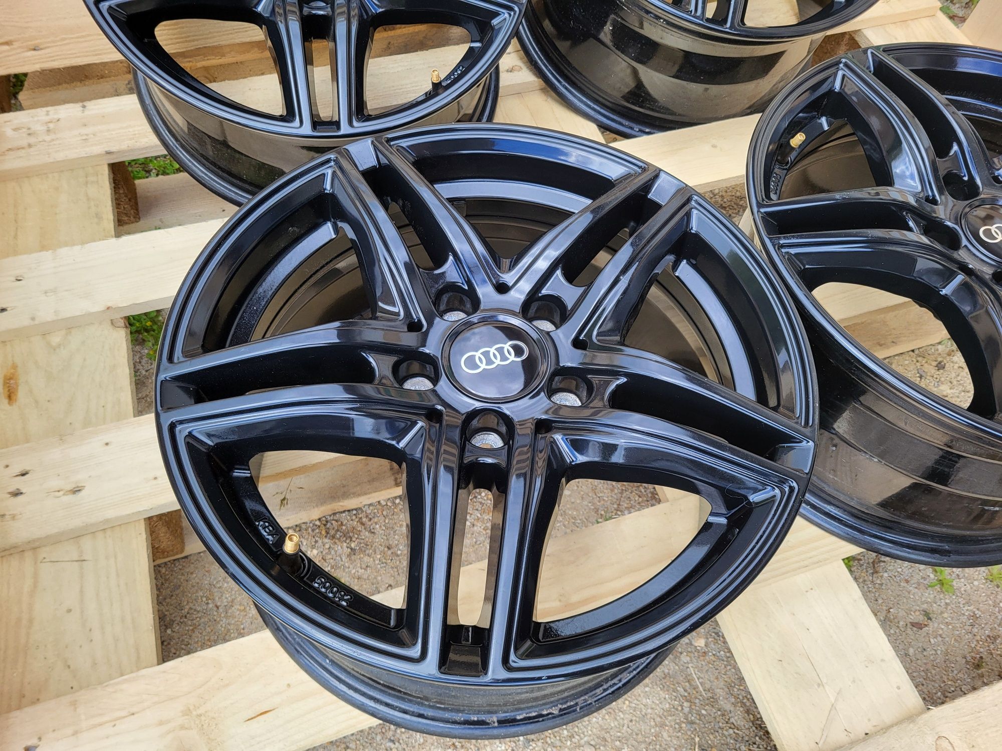 [528] Felgi aluminiowe 16 Cali 5x112 7,5J Audi VW Mercedes Borbet