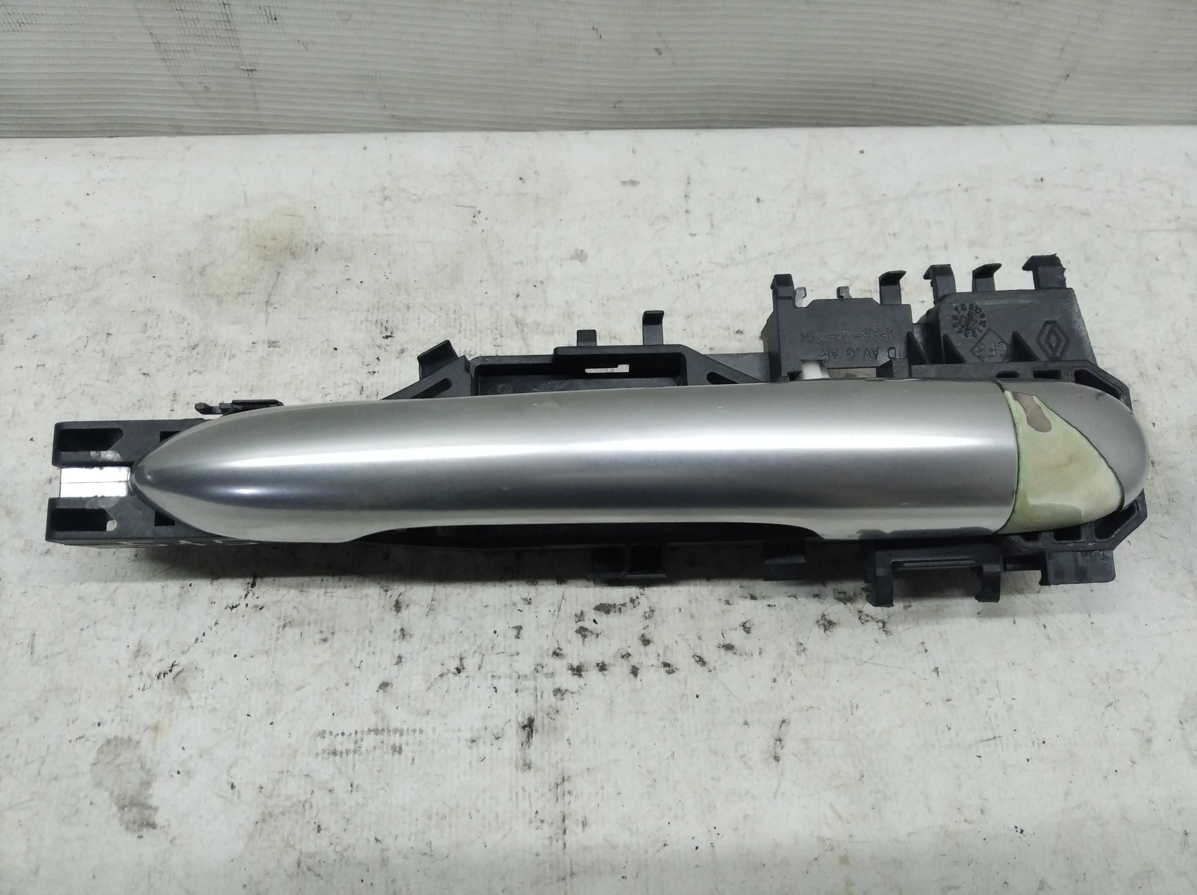 Дверная наружняя ручка на Renault Scenic 2