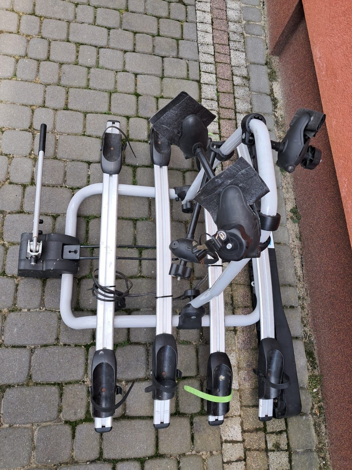 Bagażnik rowerowy na hak na 4 rowery