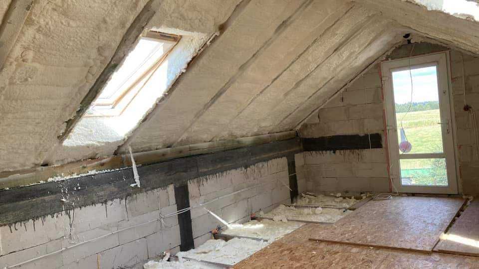 Ocieplenie pianą PUR izolacje natryskowe pianka docieplenia piana
