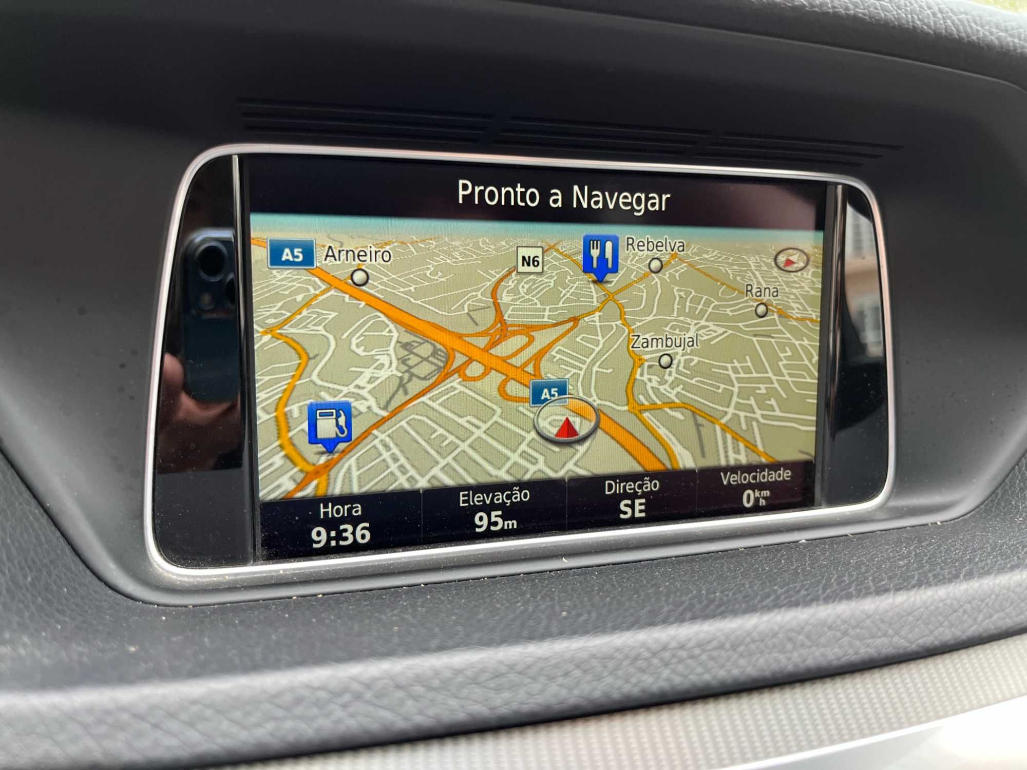 Mercedes E220 AUTO. | Nacional e Único Dono | 190 mil km
