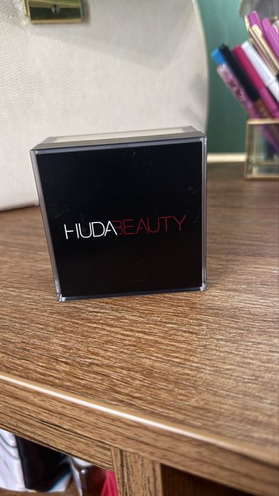 Пудра від Hudabeauty