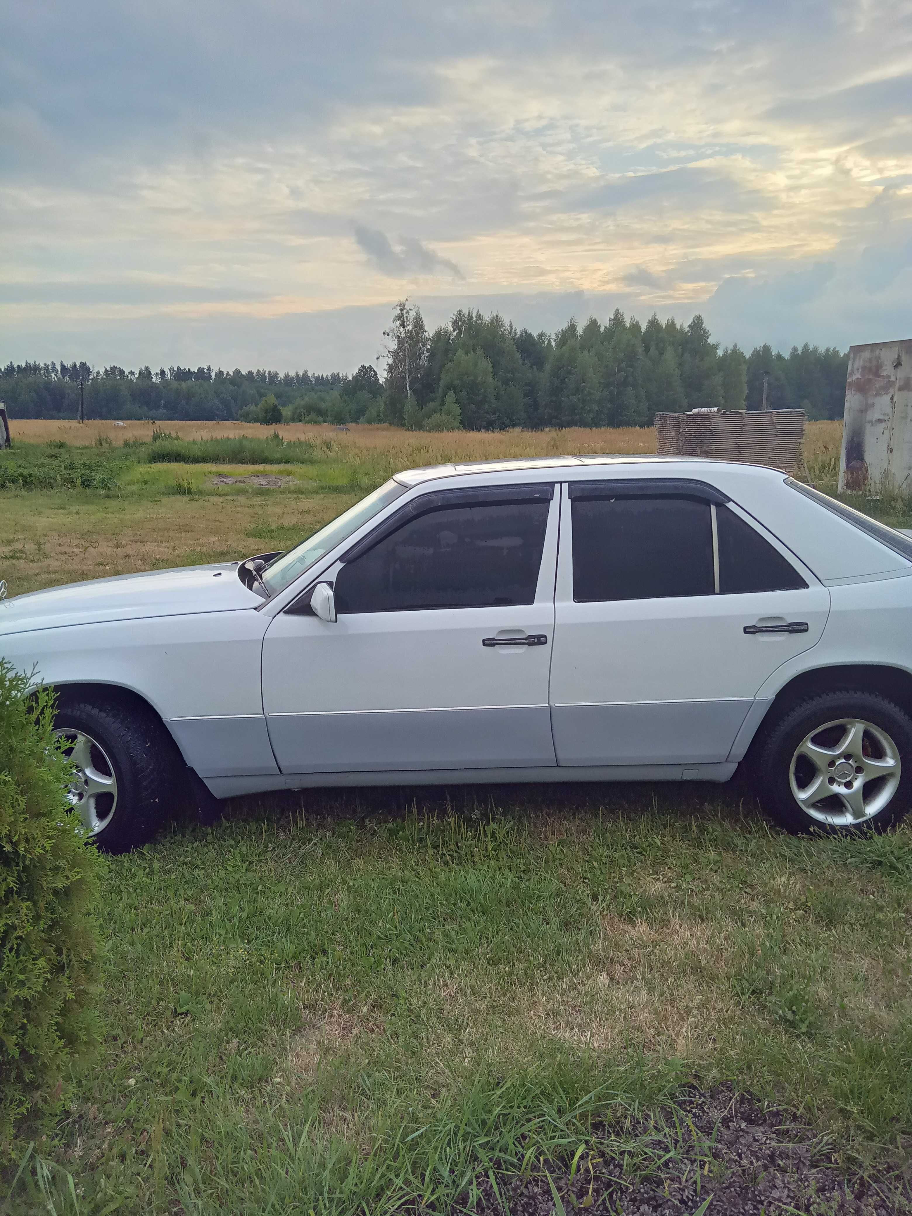 Продам Мерседес E250 дизель 124 кузов