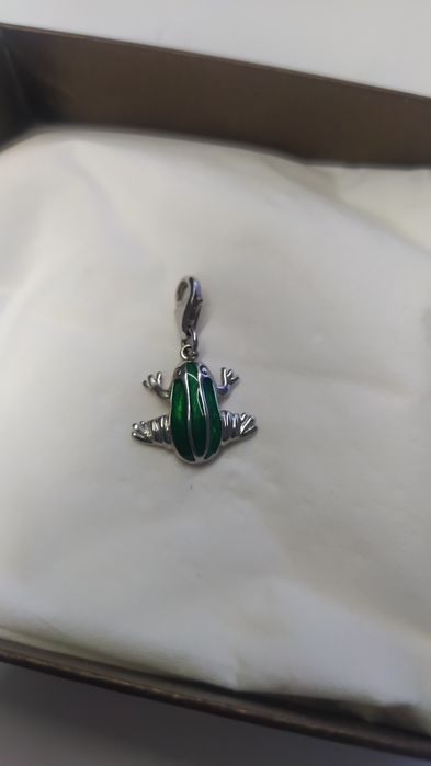 Charms żabka YES