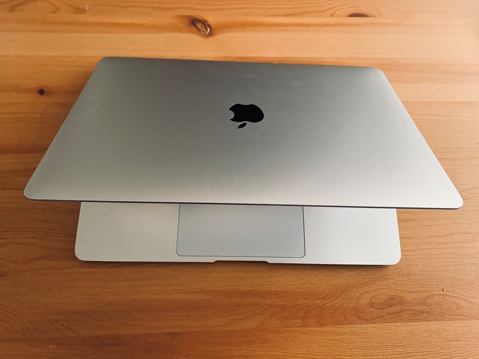 MacBook Air 13" (2020)