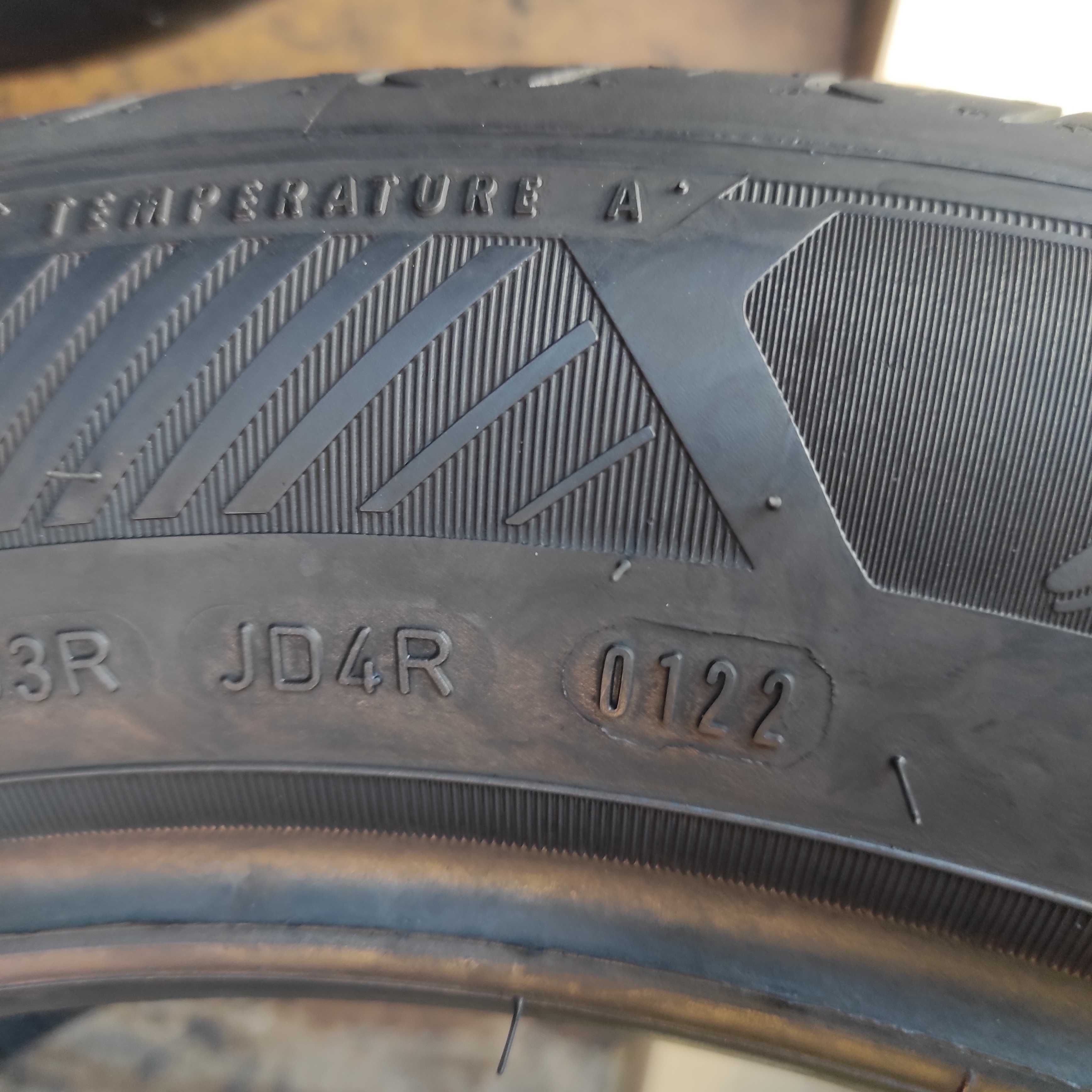 lato Goodyear 215/55/17 z 2022r 6.1mm