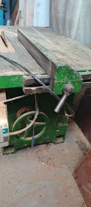 Циркулярный деревообрабатывающий станок