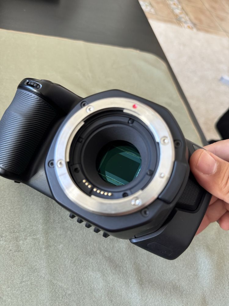 Blackmagic pocket cinema camera 6k + cage smallrig e acessórios