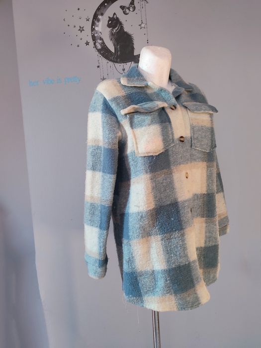 Płaszcz koszulowy przejściowy wełniany w kratę oversize