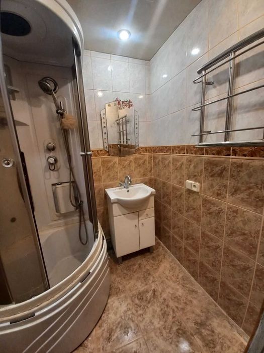 Трикімнатна покращенка на Садах