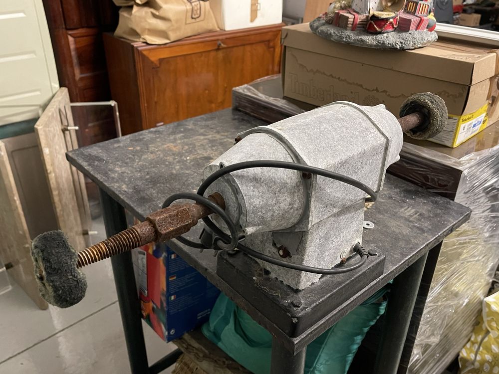 Torno para polimento com mesa
