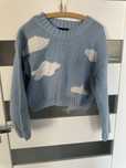 Niebieski sweter w chmury S chmurki sweterek crop