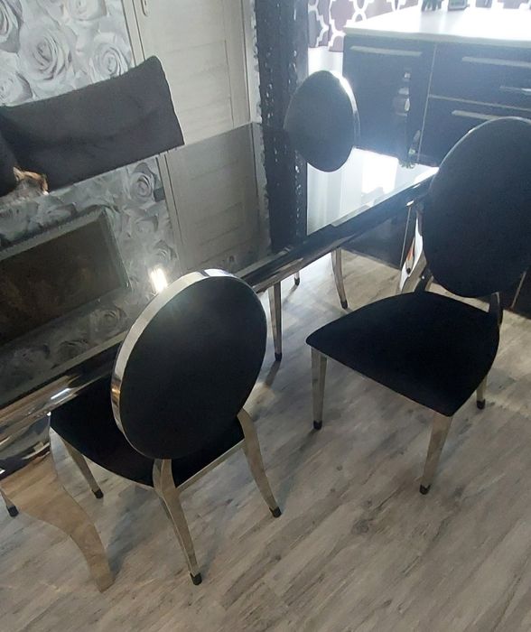 Stół glamour plus cztery krzesła REZERWACJA