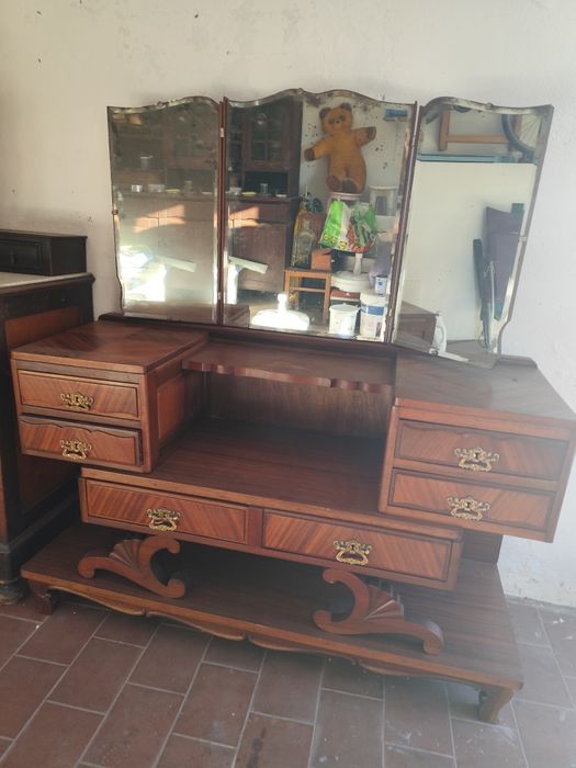 Móveis antigos para venda