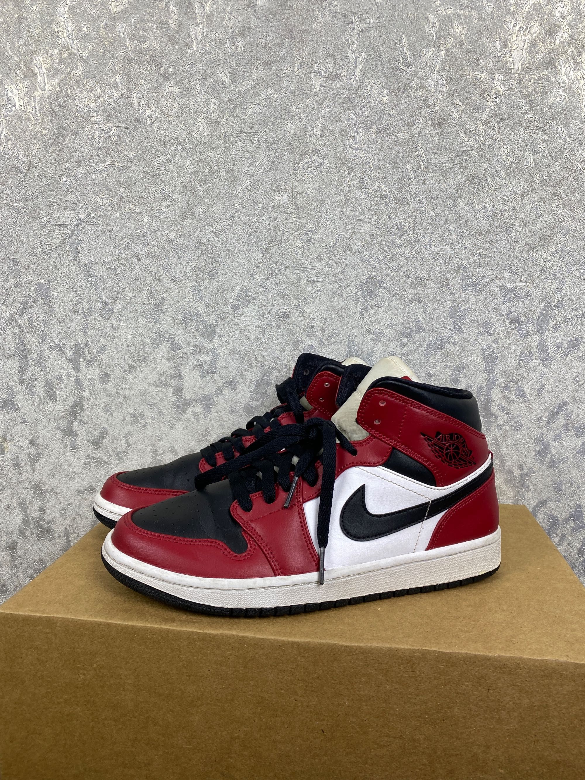 Кроссовки Nike Air Jordan 1 Mid Chicago Black Toe 2020 / 25 см