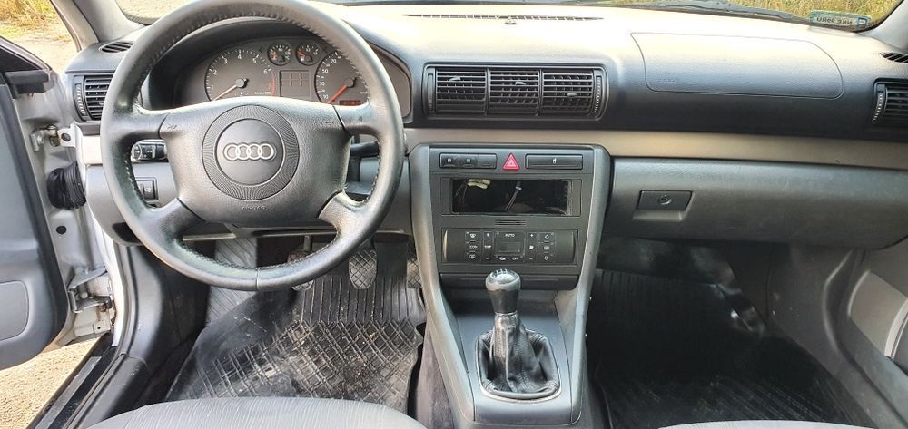 Części Audi a4 b5  lift 1.8 LY7W kombi sedan drzwi audi blask Gołdap