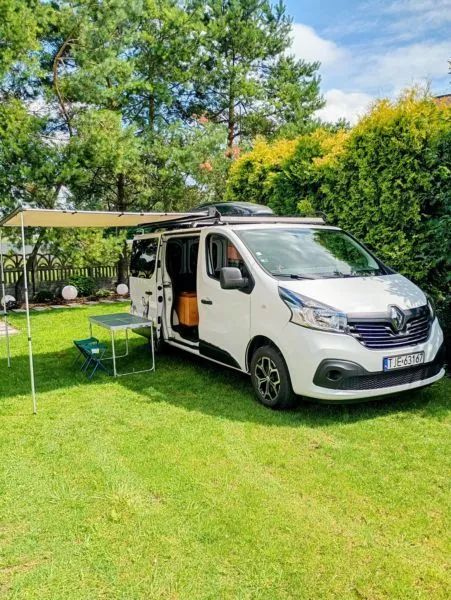 Renault Trafic Renault Trafic 9 osób oraz kampervan