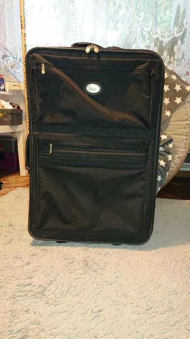 Duża walizka dwa koła jezdne