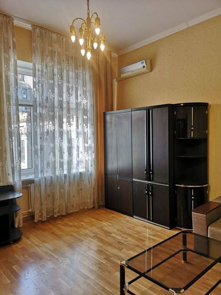 Вул. Євгена Чикаленка ( Пушкінська ),31-в, охайна 2 к.кв., 80 кв.м