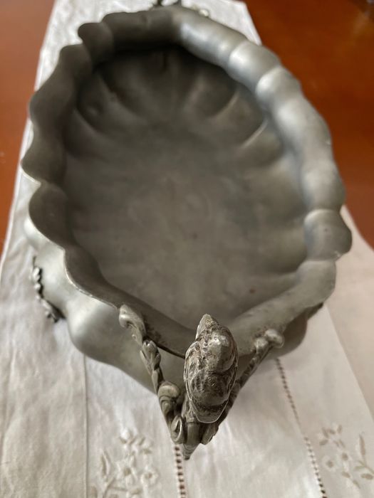 Fruteira antiga em estanho