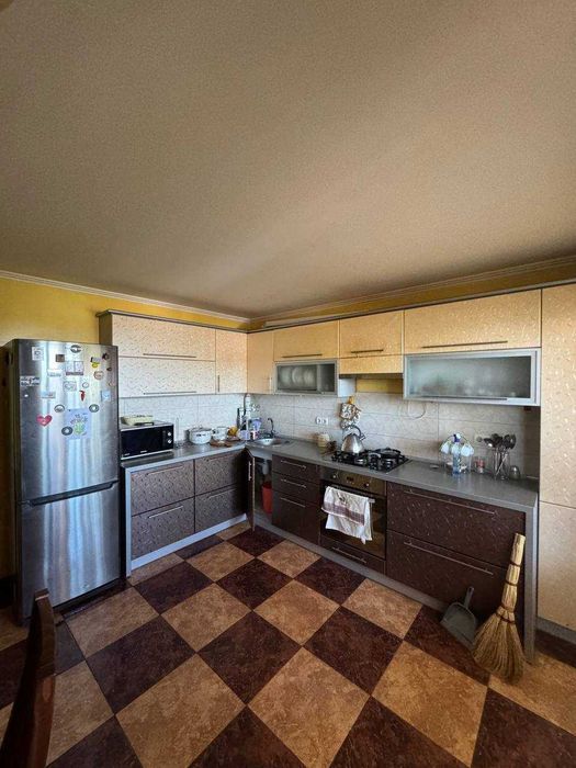 Продам 2 кімнатну квартиру в тихому районі Грушевського